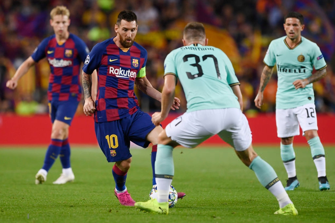 Messi tịt ng&ograve;i trong ng&agrave;y trở lại, Barca phải nhờ tới sự tỏa s&aacute;ng của cầu thủ n&agrave;y để c&oacute; 3 điểm đầu ti&ecirc;n tại Champions League năm nay - Ảnh 1.