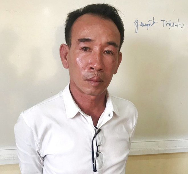 H&agrave;ng chục c&ocirc;n đồ x&ocirc;ng v&agrave;o qu&aacute;n ăn ch&eacute;m loạn xạ, 5 người trọng thương - Ảnh 1.