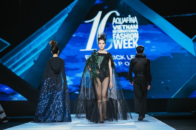 AVIFW Thu Đông 2019: Siêu mẫu Thanh Hằng khoe thần thái đỉnh cao, kết màn hoàn hảo show diễn của "quái kiệt" Frederick Lee - Ảnh 2.