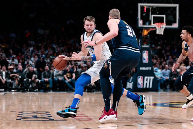 NBA 19-20: Hàng dự bị đồng loạt lên tiếng, Dallas Mavericks chấm dứt mạch toàn thắng của Denver Nuggets - Ảnh 2.