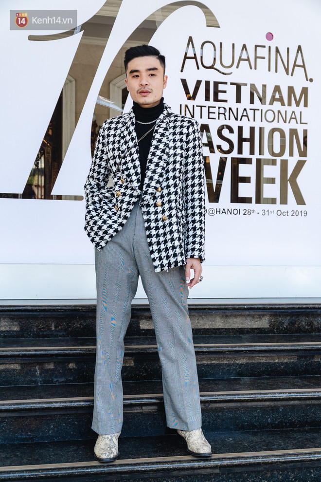 Street style AVIFW ngày 5: các bạn trẻ chứng minh tài sáng tạo outfit đỉnh cao - Ảnh 4.