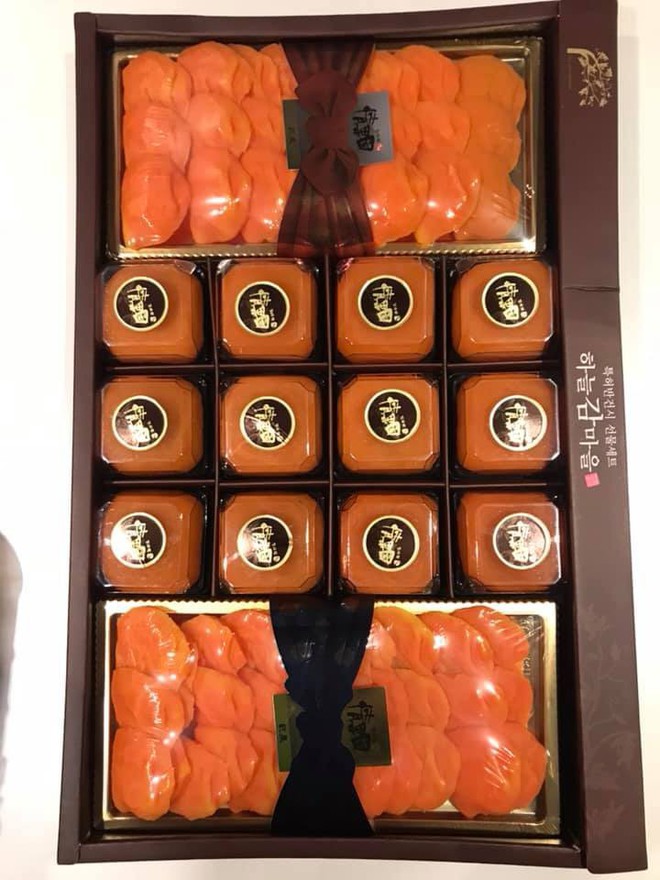 C&ocirc; n&agrave;ng x&acirc;y xẩm mặt m&agrave;y khi ph&aacute;t hiện m&igrave;nh mua hộp hồng dẻo... bằng nhựa trị gi&aacute; 1,6 triệu sau chuyến du lịch H&agrave;n Quốc - Ảnh 2.