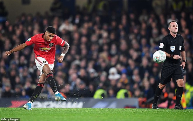 Rashford lập siêu phẩm sút phạt theo style Ronaldo từ khoảng cách 30m, Man Utd lại chiến thắng ngay trên sân của Chelsea - Ảnh 7.