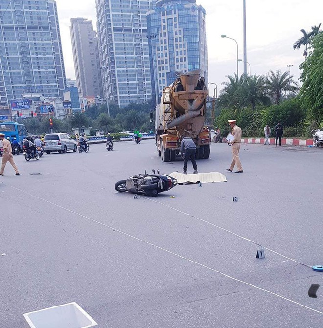 H&agrave; Nội: 2 phụ nữ tử vong tại chỗ sau khi va chạm với xe bồn chở b&ecirc; t&ocirc;ng - Ảnh 1.