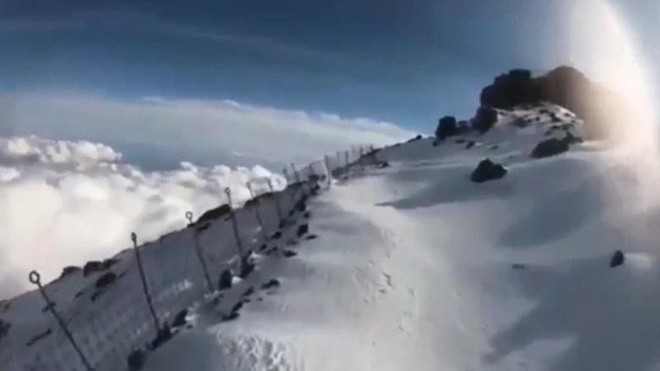 Vừa leo núi Phú Sĩ vừa livestream, người đàn ông chết thảm  - Ảnh 2.