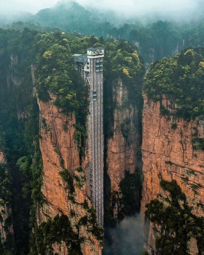Thang máy ngoài trời cao nhất thế giới tại Trung Quốc khiến hội yếu tim mới nhìn thôi đã thấy &quot;thở dốc&quot; rồi! - Ảnh 2.