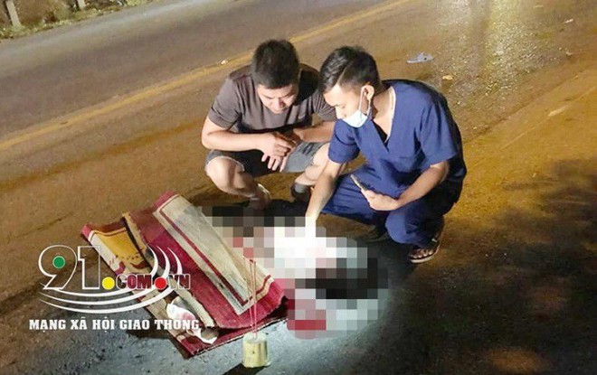 Nam Định: Va chạm với xe khách, 2 bà cháu tử vong thương tâm - Ảnh 1.