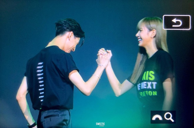 Dự sự kiện ở Thái, tưởng sương sương thôi mà Lisa (BLACKPINK) và Bambam (GOT7) lại biến luôn thành concert của riêng mình - Ảnh 8.