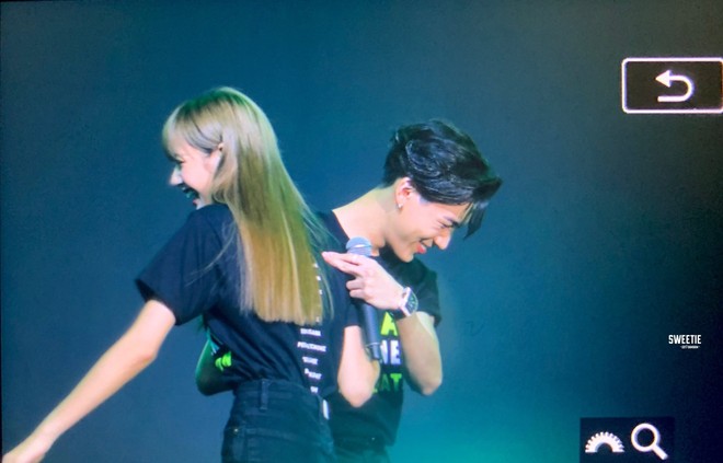 Dự sự kiện ở Thái, tưởng sương sương thôi mà Lisa (BLACKPINK) và Bambam (GOT7) lại biến luôn thành concert của riêng mình - Ảnh 9.