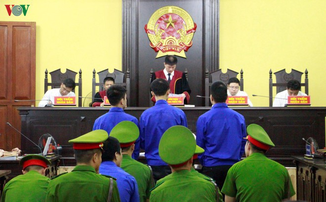 Hoãn phiên tòa xử hai cựu công an Sơn La ăn trộm 11kg ma túy trong kho tang vật - Ảnh 1.