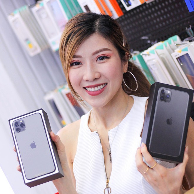 Hàng chục nghệ sỹ Việt đua nhau rinh iPhone 11, táo khuyết tại Việt Nam chưa bao giờ hết hot! - Ảnh 11.