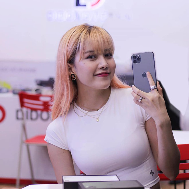 Hàng chục nghệ sỹ Việt đua nhau rinh iPhone 11, táo khuyết tại Việt Nam chưa bao giờ hết hot! - Ảnh 3.
