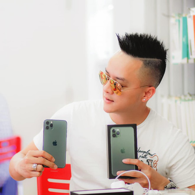 Hàng chục nghệ sỹ Việt đua nhau rinh iPhone 11, táo khuyết tại Việt Nam chưa bao giờ hết hot! - Ảnh 13.