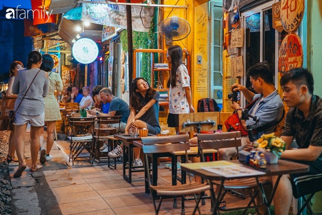 Vừa trở thành địa điểm sống ảo hot nhất 2019 ở Hà Nội, phố đường tàu Phùng Hưng có nguy cơ bị dẹp bỏ không thương tiếc và phản ứng của dân mạng thế nào? - Ảnh 2.