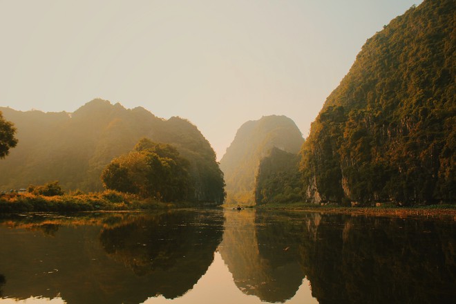 Nhà nhà đều check in với ruộng bậc thang, riêng anh chàng hoàn hảo này lại về kinh đô cũ vào mùa gió lặng, trời trong và cho ra đời bộ ảnh đẹp mãn nhãn - Ảnh 2.