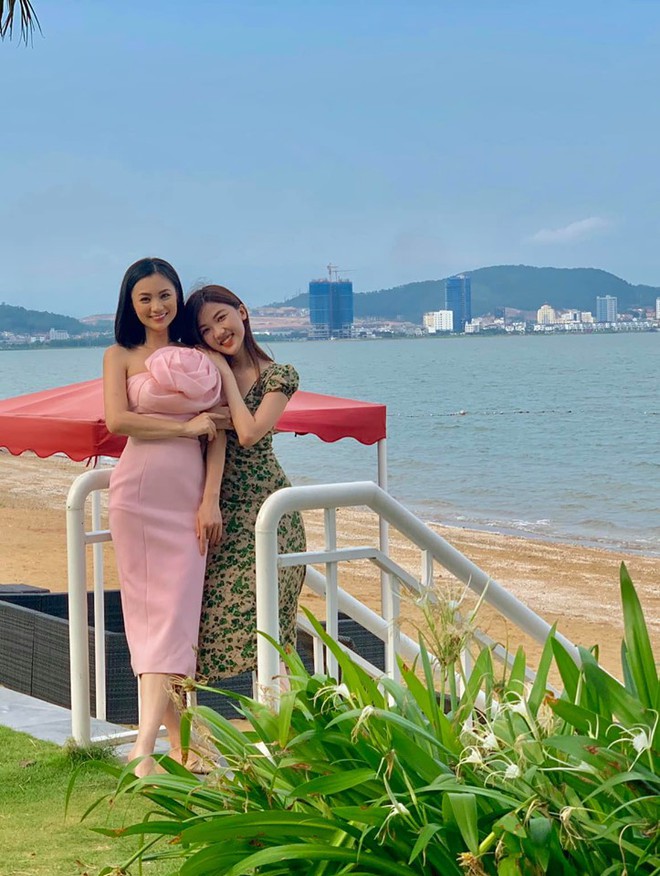 Hậu trường vui như hội của Hoa Hồng Tr&ecirc;n Ngực Tr&aacute;i: Bạn th&acirc;n h&iacute; hửng nh&igrave;n Khu&ecirc; ẵm nửa tỷ, Th&aacute;i buồn như mất sổ gạo! - Ảnh 13.