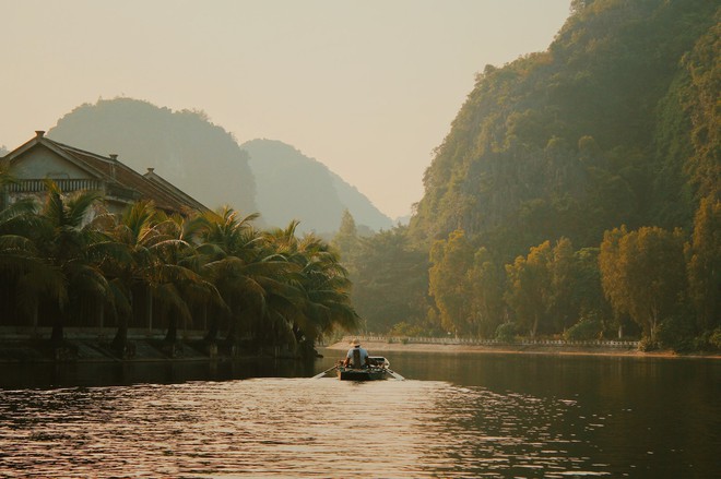 Nhà nhà đều check in với ruộng bậc thang, riêng anh chàng hoàn hảo này lại về kinh đô cũ vào mùa gió lặng, trời trong và cho ra đời bộ ảnh đẹp mãn nhãn - Ảnh 4.