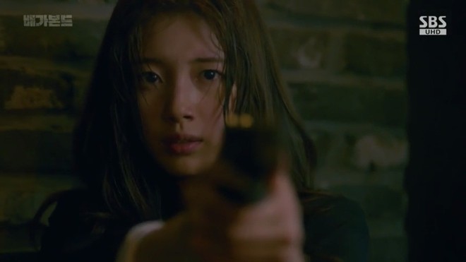 Vagabond tập 6: Suzy say rượu tranh thủ đè trai đẹp ra hôn, nạn nhân lần này là Lee Seung Gi! - Ảnh 7.