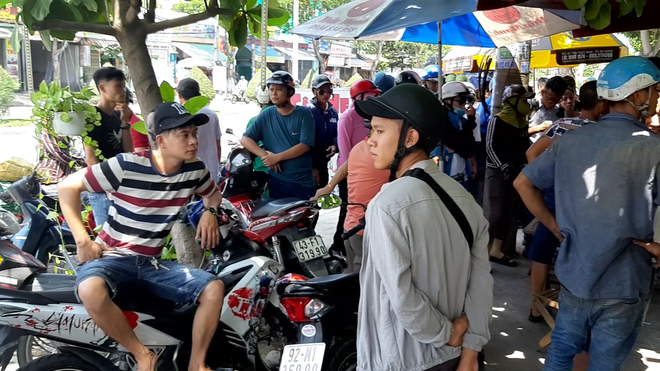 Vụ g&atilde; đ&agrave;n &ocirc;ng quỵt tiền mua d&acirc;m, đ&acirc;m 2 người phụ nữ trọng thương: Chồng b&agrave;ng ho&agrave;ng khi thấy vợ nằm gục tr&ecirc;n vũng m&aacute;u - Ảnh 4.