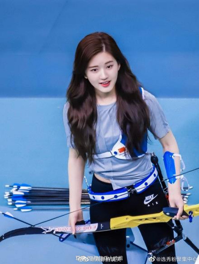 G&oacute;c nghi&ecirc;ng d&agrave;n mỹ nh&acirc;n thế hệ mới Cbiz khi bắn cung: Ng&ocirc; Tuy&ecirc;n Nghi lộ nhược điểm, Tzuyu c&oacute; tận 2 đối thủ xứng tầm? - Ảnh 7.