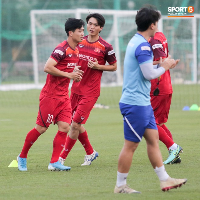C&ocirc;ng Phượng li&ecirc;n tục hỏi chuyện Tuấn Anh, được xếp tập ở vị tr&iacute; tr&aacute;nh ống k&iacute;nh m&aacute;y quay - Ảnh 2.