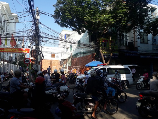 Sốc ma t&uacute;y, tử vong ngay tại c&ocirc;ng tr&igrave;nh vừa mới khởi c&ocirc;ng - Ảnh 2.