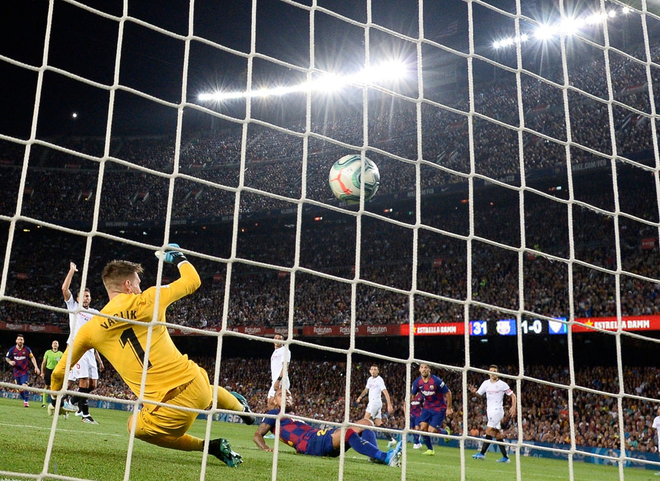 Messi th&ocirc;ng n&ograve;ng bằng si&ecirc;u phẩm, Barcelona v&ugrave;i dập kẻ th&aacute;ch thức nhưng niềm vui chưa trọn vẹn bởi drama thẻ đỏ cuối trận - Ảnh 6.