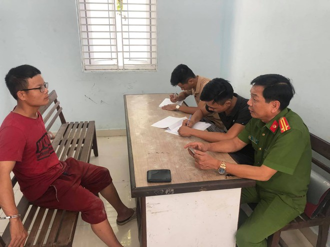 Vụ g&atilde; đ&agrave;n &ocirc;ng quỵt tiền mua d&acirc;m, đ&acirc;m 2 người phụ nữ trọng thương: Chồng b&agrave;ng ho&agrave;ng khi thấy vợ nằm gục tr&ecirc;n vũng m&aacute;u - Ảnh 8.