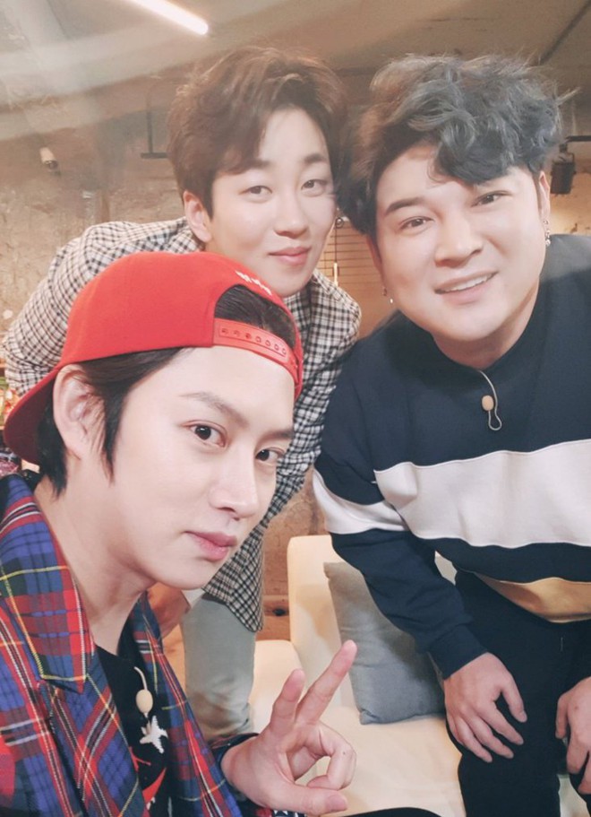 Heechul sốc nặng vì trải nghiệm kinh hoàng tại nhà sao nam xứ Hàn: Xúc xích hết hạn cả năm, bánh bay màu, chảy nước - Ảnh 2.