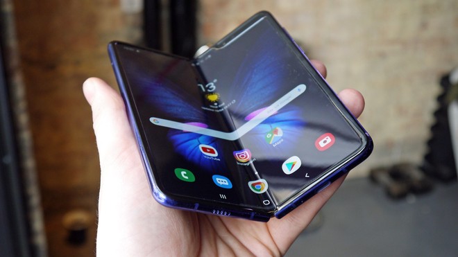 Samsung tuyên bố Galaxy Fold chịu được 200.000 lần đóng mở và cái kết khiến người dùng phải khóc thét! - Ảnh 1.