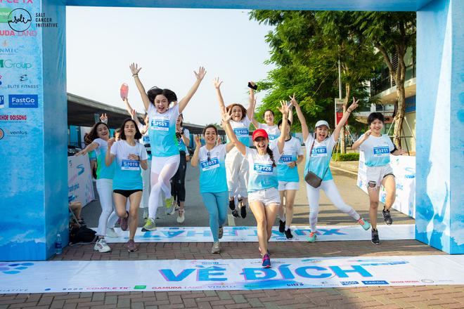 Gần 1.000 người v&agrave; rất nhiều KOLs c&ugrave;ng tham gia ng&agrave;y hội đi bộ v&igrave; Bệnh nh&acirc;n ung thư Việt Nam - Ảnh 4.