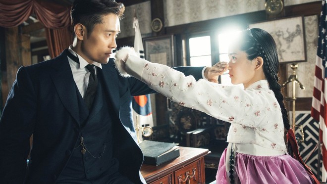 Jo In Sung vừa gạt phăng bom tấn, Lee Byung Hun đã chớp ngay thời cơ tái xuất màn ảnh nhỏ bên dàn đàn em xịn mịn - Ảnh 2.