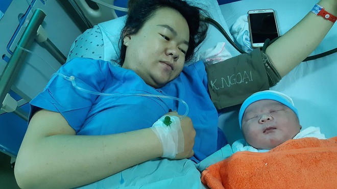 B&eacute; sơ sinh ở Quảng Nam c&oacute; c&acirc;n nặng khủng tới 5,1 kg - Ảnh 1.
