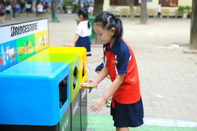 Hơn 9.000 học sinh Hà Nội bắt đầu thói quen phân loại rác tại nguồn - Ảnh 9.