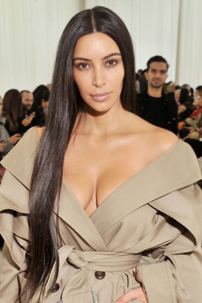 Thánh phông bạt Kim Kardashian đúng là thánh mặt mộc Hollywood: Kệ vẩy nến loang lổ, gây sốt vì đường nét như tạc - Ảnh 3.