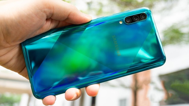 Tân binh sáng giá mới của Samsung: Galaxy A20s ấn tượng với 3 camera, màn hình lớn và sạc nhanh siêu tốc - Ảnh 3.