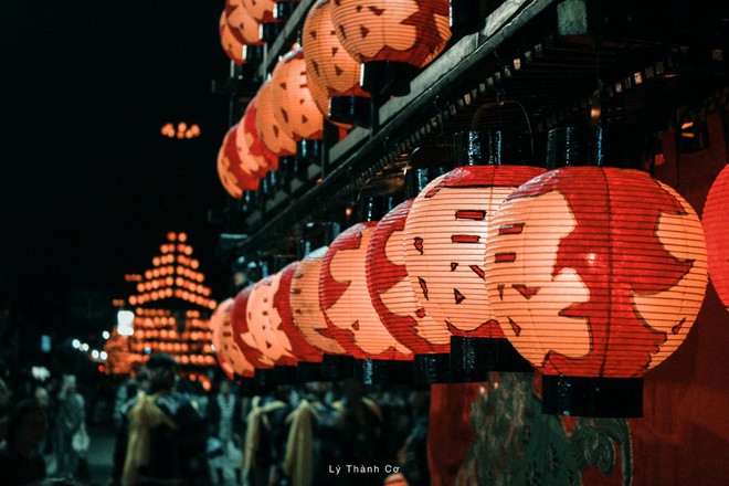 Thật tình cờ và thật bất ngờ: Đi du lịch Nhật Bản trái mùa, chàng travel blogger được trải nghiệm lễ hội đèn lồng hơn 350 tuổi tại Nihonmatsu - Ảnh 1.