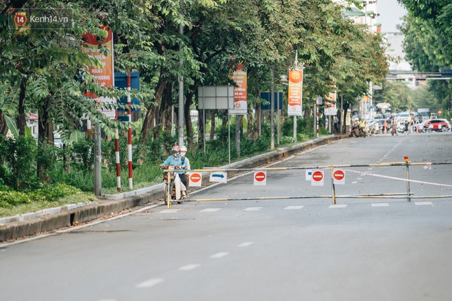 Ảnh, clip: Rào chắn nửa đường Kim Mã để thi công metro Nhổn - ga Hà Nội, giao thông hỗn loạn - Ảnh 13.