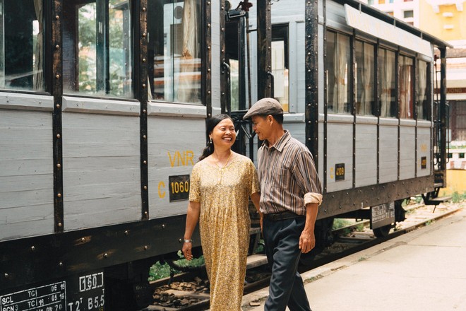 Chàng trai Hà Nội đưa bố mẹ đi du lịch Đà Lạt, nhân tiện làm luôn bộ ảnh vừa tình vừa thơ với lí do: Hồi trước các cụ cưới nhau không có ảnh tử tế! - Ảnh 2.