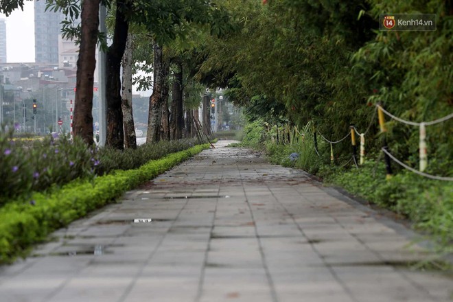 Hà Nội: Cận cảnh tuyến đường Nguyễn Văn Huyên nối dài mới được thông xe - Ảnh 6.