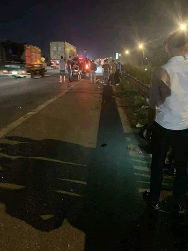 Bắc Giang: Băng qua đường cao tốc để về nhà trọ, hai nữ công nhân 18 tuổi bị ô tô tông tử vong - Ảnh 1.