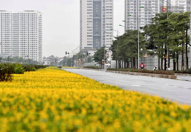 Hà Nội: Cận cảnh tuyến đường Nguyễn Văn Huyên nối dài mới được thông xe - Ảnh 8.