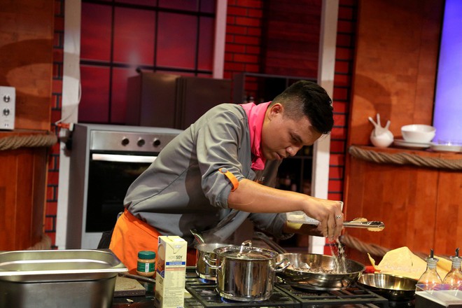 Top Chef Vietnam: Cãi lời đội trưởng, tự ý làm món mình thích, đầu bếp đành gói dao ra về! - Ảnh 4.