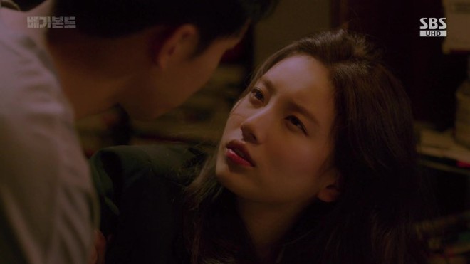 T&igrave;nh tay ba g&acirc;y l&uacute; của Suzy trong Vagabond: Ai cũng nhận vơ của m&igrave;nh rồi đ&egrave; ra h&ocirc;n, c&ograve;n đ&acirc;u li&ecirc;m sỉ? - Ảnh 17.