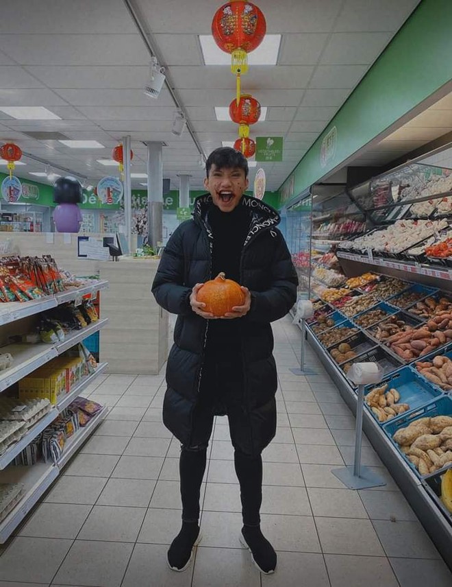 Cười nghiêng ngả với trang phục Ronaldo sử dụng để dọa người nhân ngày Halloween - Ảnh 8.