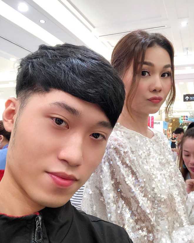 Thanh Hằng l&uacute;c n&agrave;o cũng nổi-bần-bật, một phần l&agrave; bởi c&ocirc; rất chăm diện đồ &aacute;nh kim &ldquo;hack tuổi&rdquo; t&agrave;i t&igrave;nh - Ảnh 6.