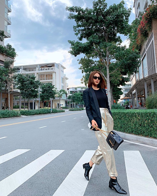 Thanh Hằng l&uacute;c n&agrave;o cũng nổi-bần-bật, một phần l&agrave; bởi c&ocirc; rất chăm diện đồ &aacute;nh kim &ldquo;hack tuổi&rdquo; t&agrave;i t&igrave;nh - Ảnh 7.