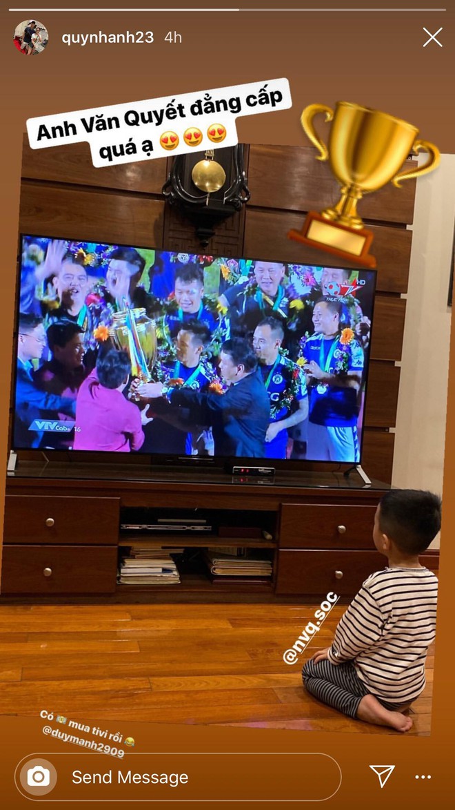 Quỳnh Anh khen anh rể Văn Quyết đá đẳng cấp, vẫn không quên nhắc Duy Mạnh mua TV mới sau chức vô địch - Ảnh 1.