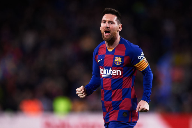 Messi lập cú đúp siêu phẩm sút phạt để cân bằng kỷ lục hat-trick với CR7 và giúp Barcelona giữ vững ngôi đầu La Liga - Ảnh 1.
