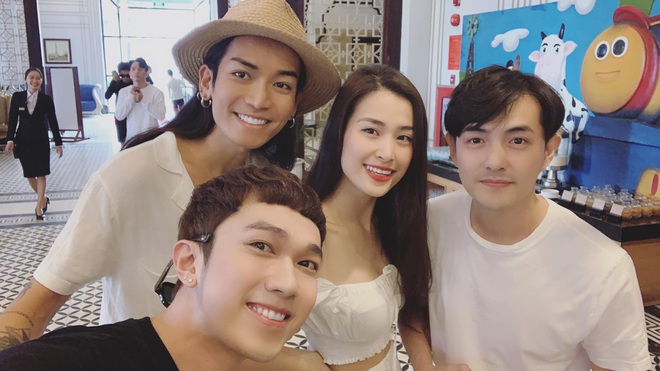 Đông Nhi và Ông Cao Thắng vẫn dậy thật sớm, lộ diện với thần sắc tươi tỉnh đáng ngạc nhiên sau một đêm quẩy tưng bừng cùng khách mời - Ảnh 1.